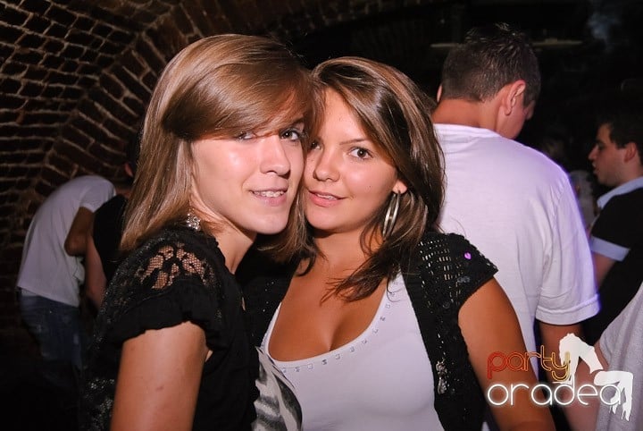 Respiră distracţia în Club Escape, 