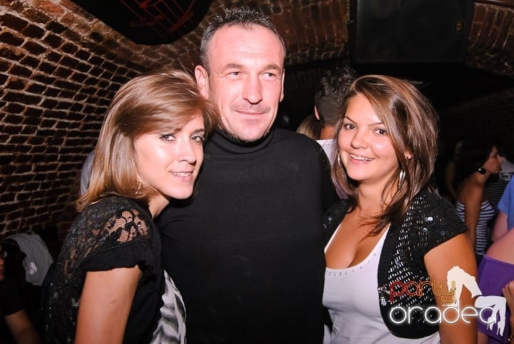 Respiră distracţia în Club Escape, 