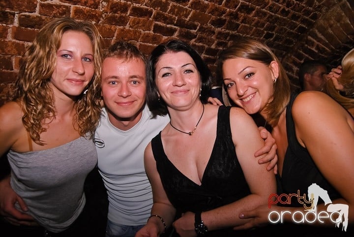 Respiră distracţia în Club Escape, 