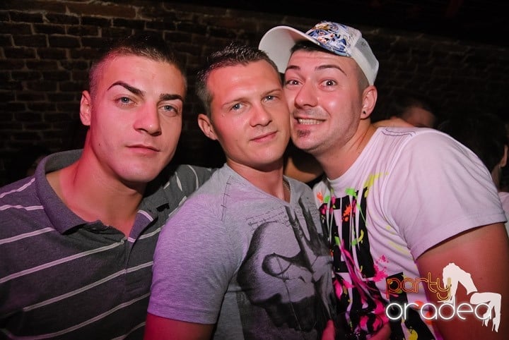 Respiră distracţia în Club Escape, 