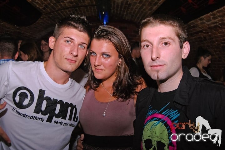 Respiră distracţia în Club Escape, 