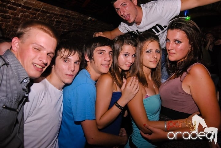 Respiră distracţia în Club Escape, 