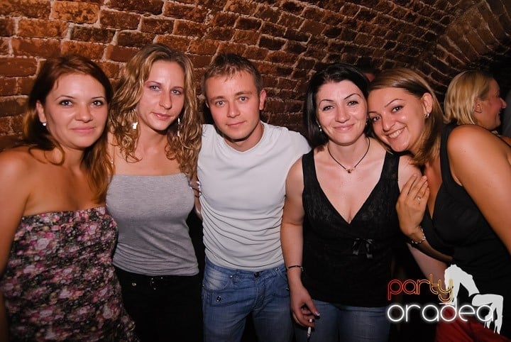 Respiră distracţia în Club Escape, 