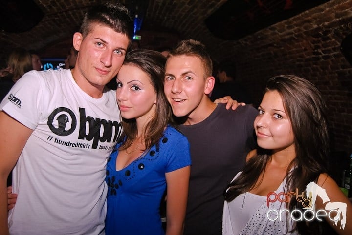 Respiră distracţia în Club Escape, 