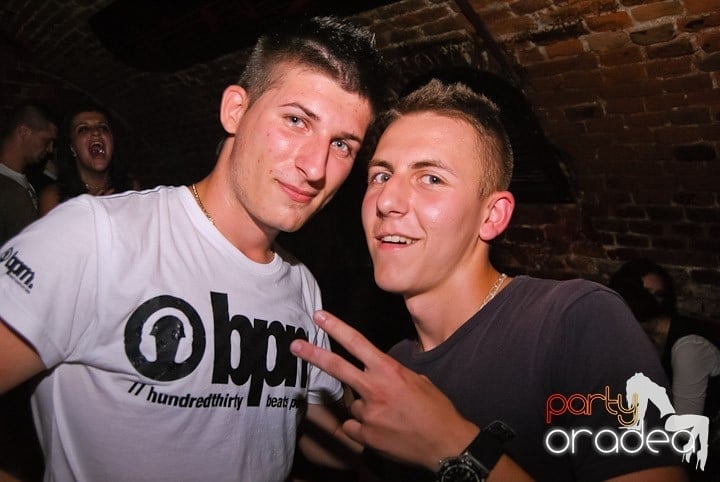 Respiră distracţia în Club Escape, 