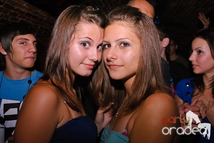 Respiră distracţia în Club Escape, 