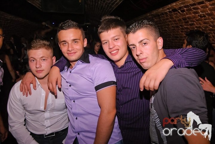 Respiră distracţia în Club Escape, 