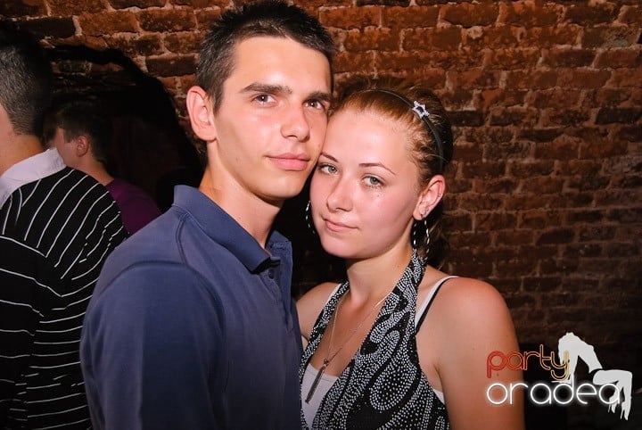 Respiră distracţia în Club Escape, 