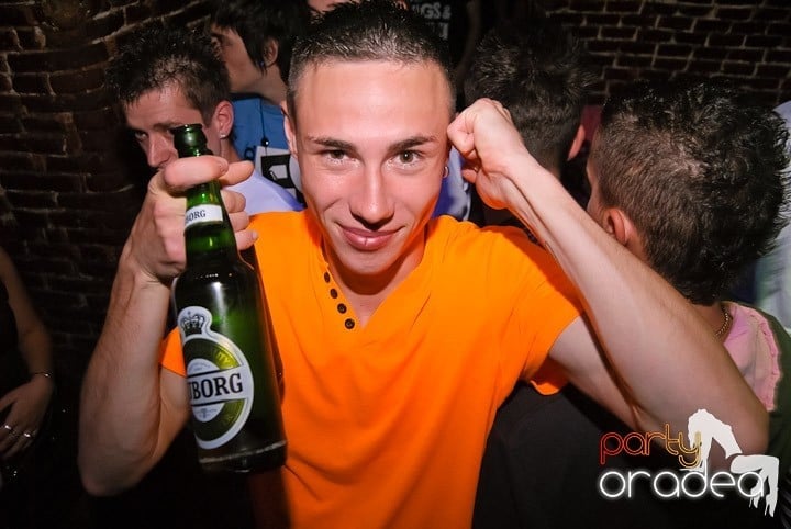 Respiră distracţia în Club Escape, 