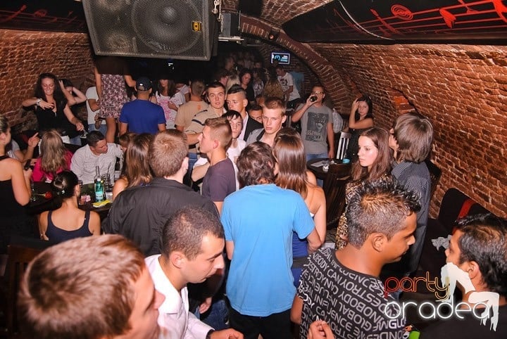 Respiră distracţia în Club Escape, 