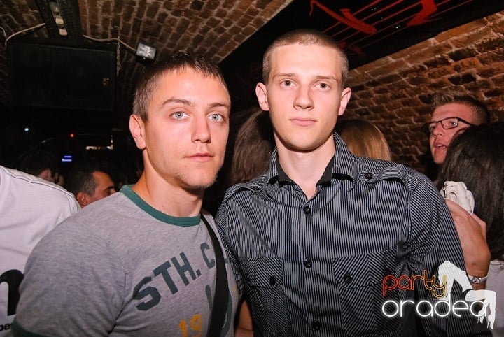 Respiră distracţia în Club Escape, 