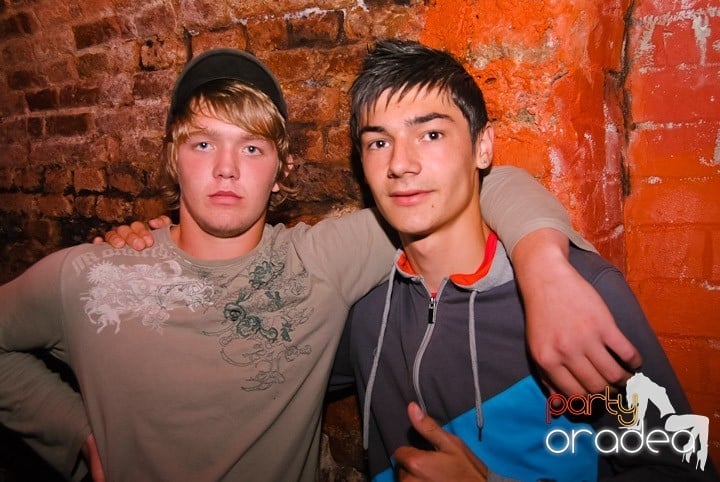 Respiră distracţia în Club Escape, 