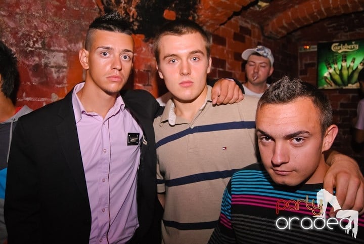 Respiră distracţia în Club Escape, 