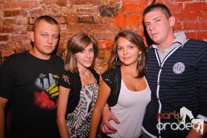 Respiră distracţia în Club Escape, 