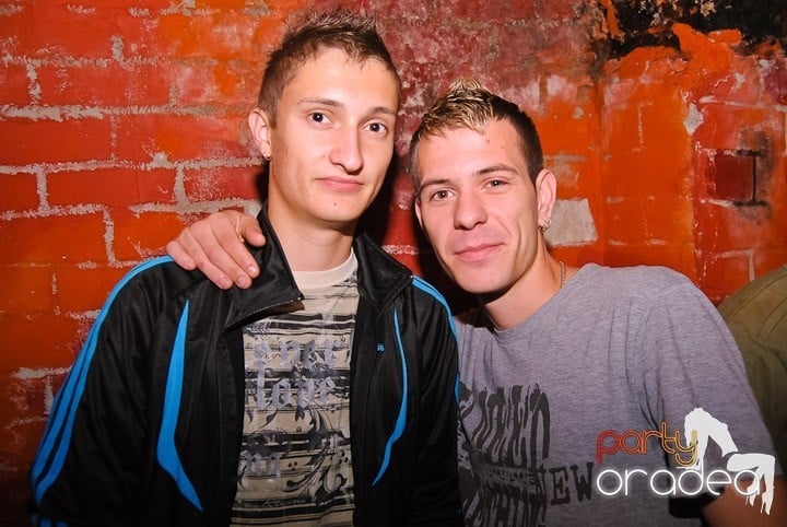 Respiră distracţia în Club Escape, 