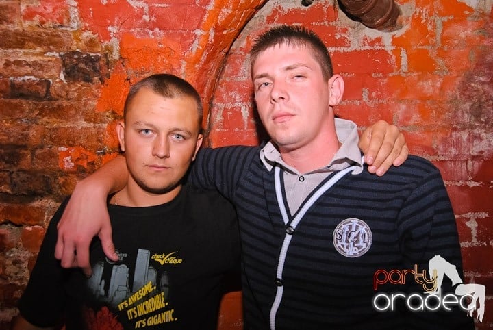 Respiră distracţia în Club Escape, 