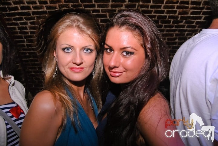 Respiră distracţia în Club Escape, 