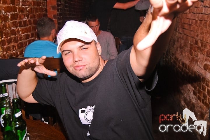 Respiră distracţia în Club Escape, 