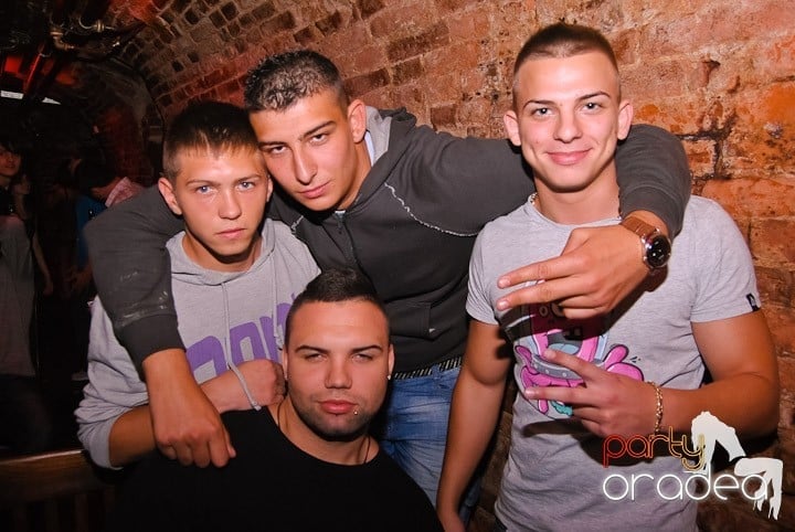 Respiră distracţia în Club Escape, 