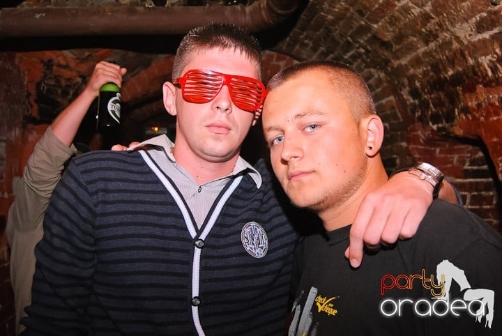 Respiră distracţia în Club Escape, 