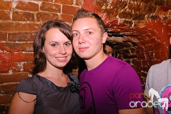 Respiră distracţia în Club Escape, 