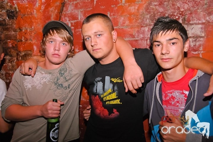 Respiră distracţia în Club Escape, 