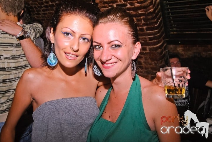 Respiră distracţia în Club Escape, 