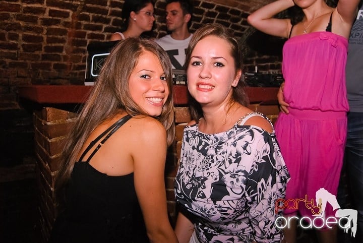 Respiră distracţia în Club Escape, 