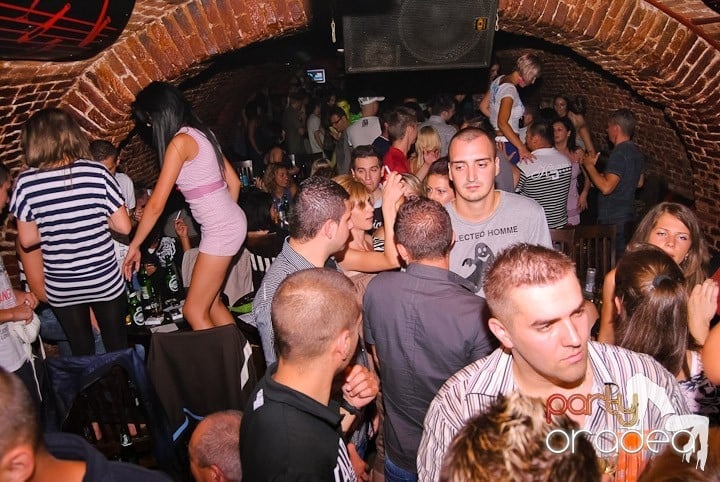 Respiră distracţia în Club Escape, 