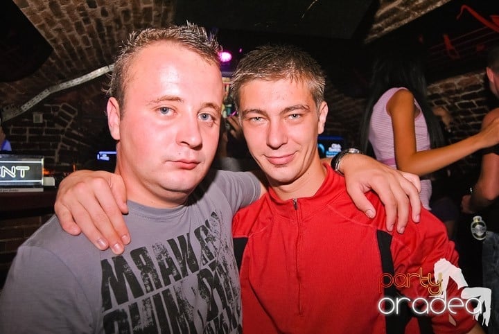 Respiră distracţia în Club Escape, 