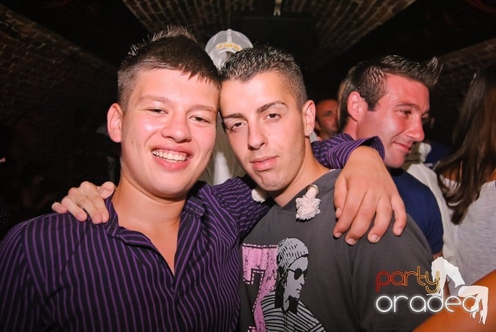 Respiră distracţia în Club Escape, 