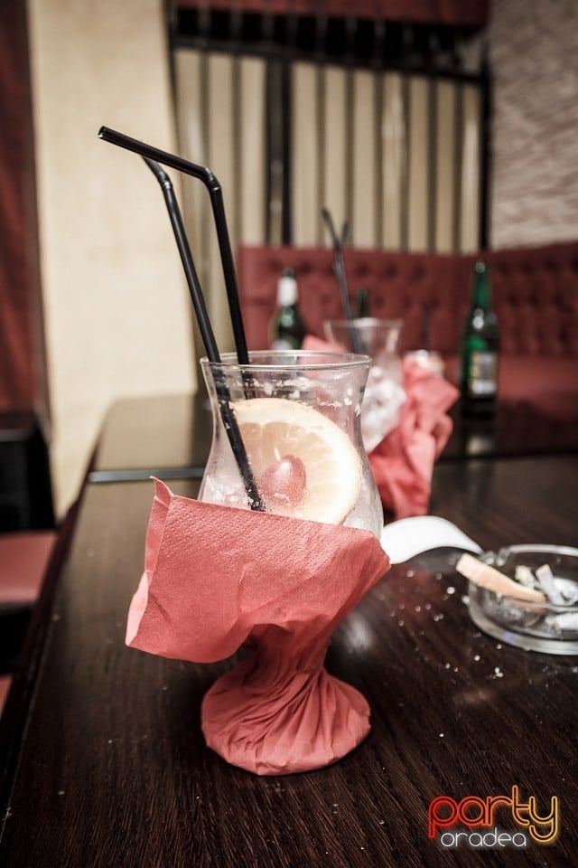 Retro Party în Club Downtown, 