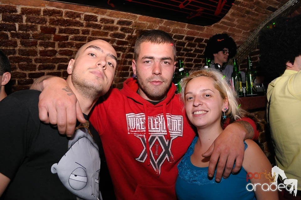 Retro Party în Club Escape, 