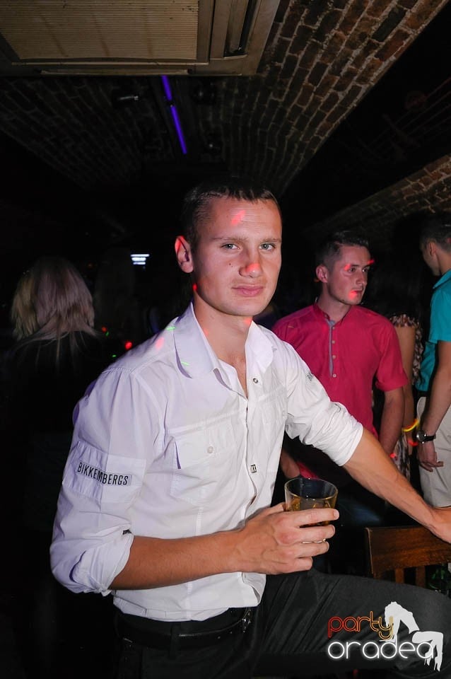 Retro Party în Club Escape, 