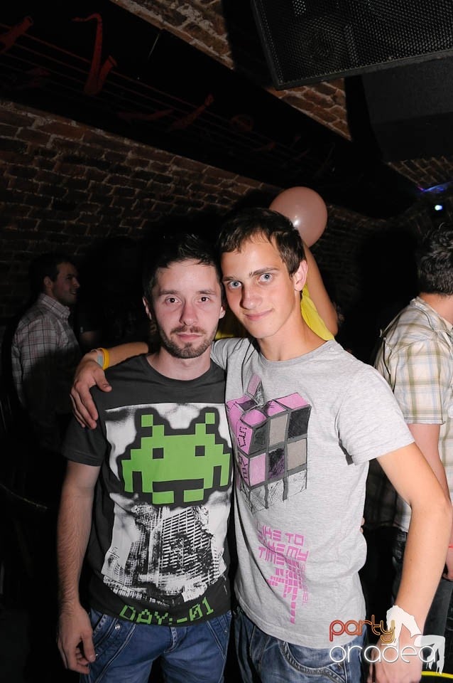 Retro Party în Club Escape, 