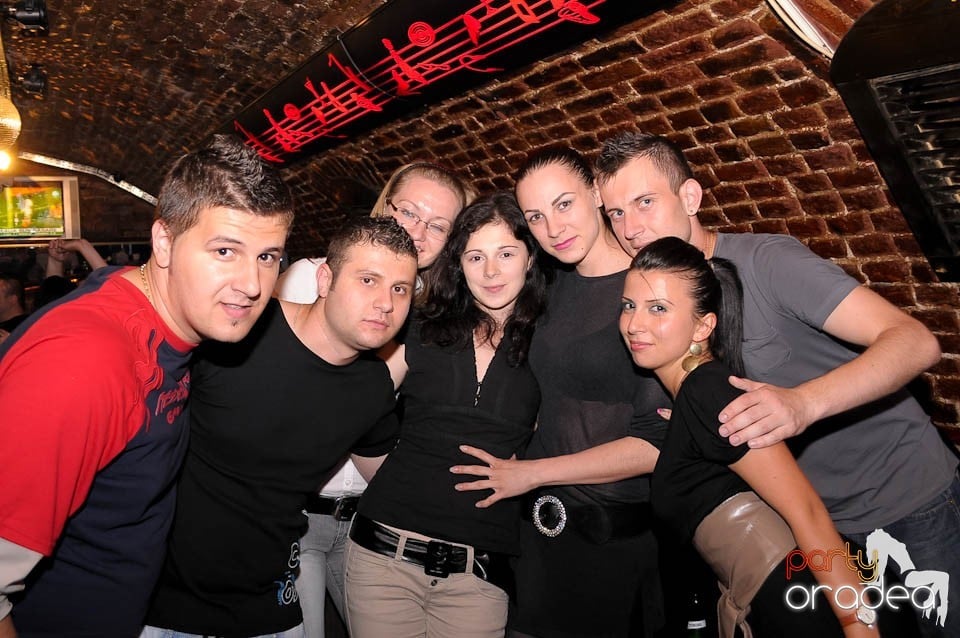 Retro Party în Club Escape, 