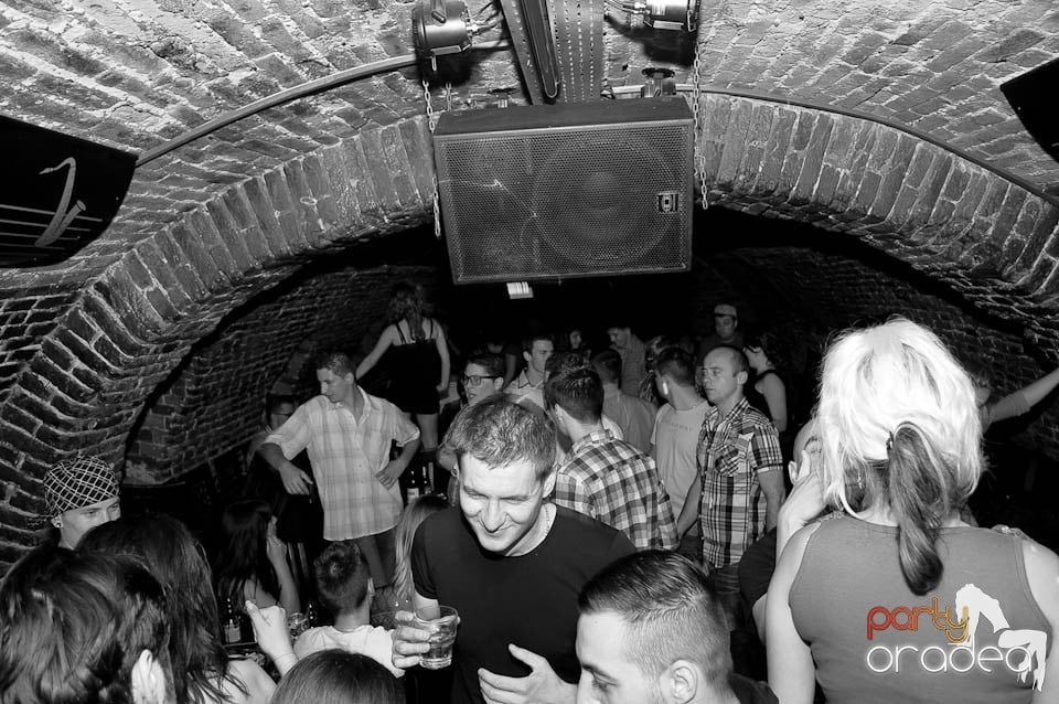 Retro Party în Club Escape, 