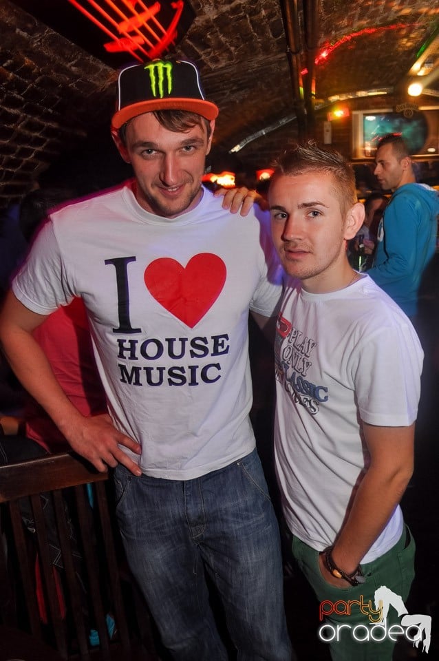 Retro Party în Club Escape, 