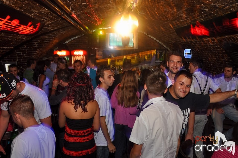 Retro Party în Club Escape, 