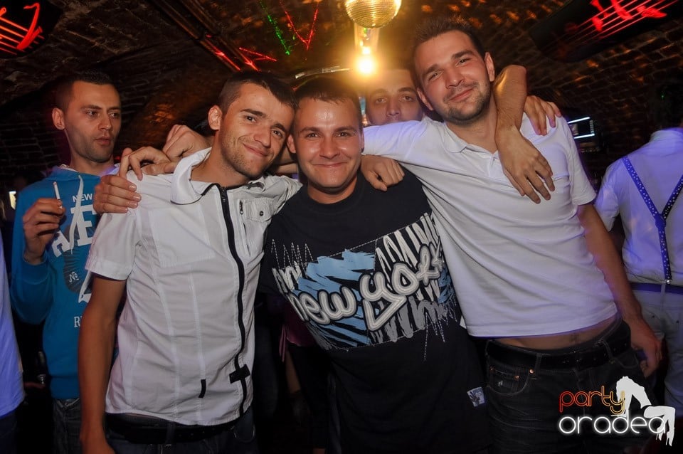 Retro Party în Club Escape, 