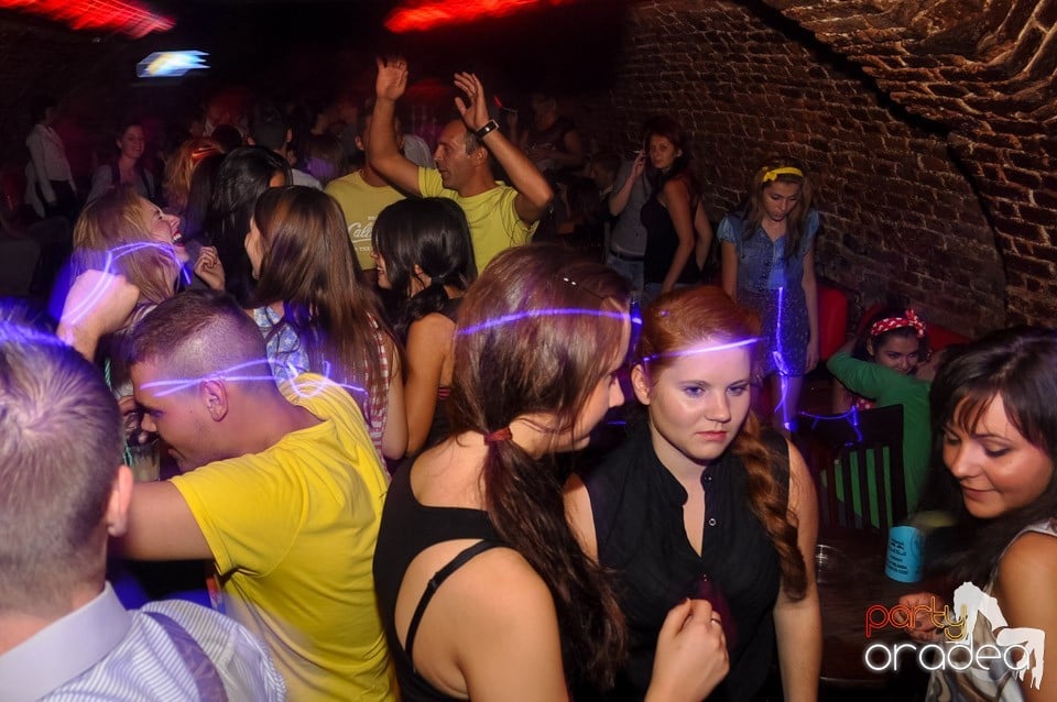 Retro Party în Club Escape, 