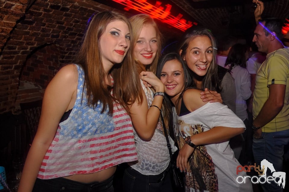 Retro Party în Club Escape, 