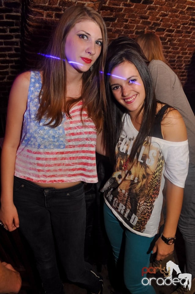 Retro Party în Club Escape, 