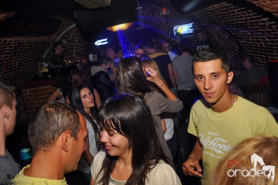 Retro Party în Club Escape, 