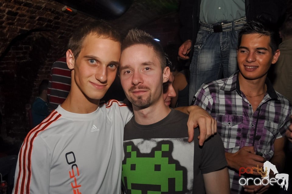 Retro Party în Club Escape, 