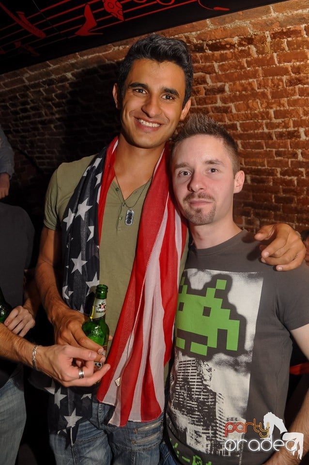 Retro Party în Club Escape, 