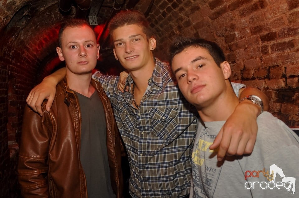 Retro Party în Club Escape, 