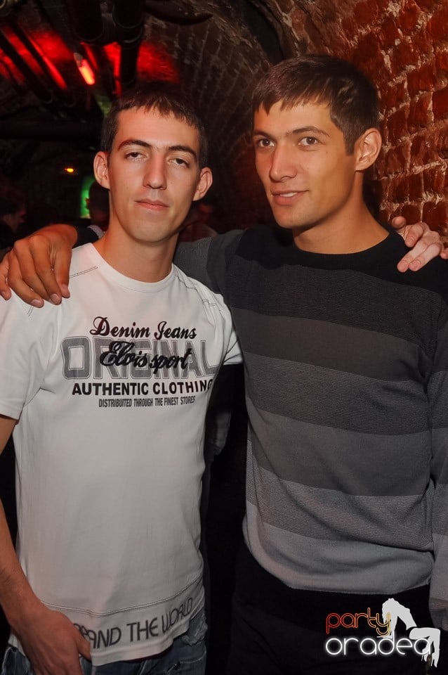 Retro Party în Club Escape, 