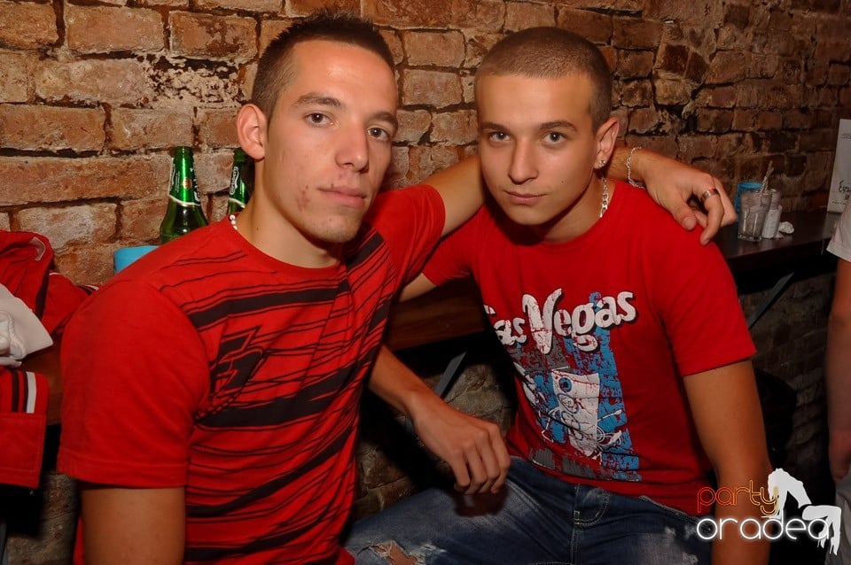 Retro Party în Club Escape, 