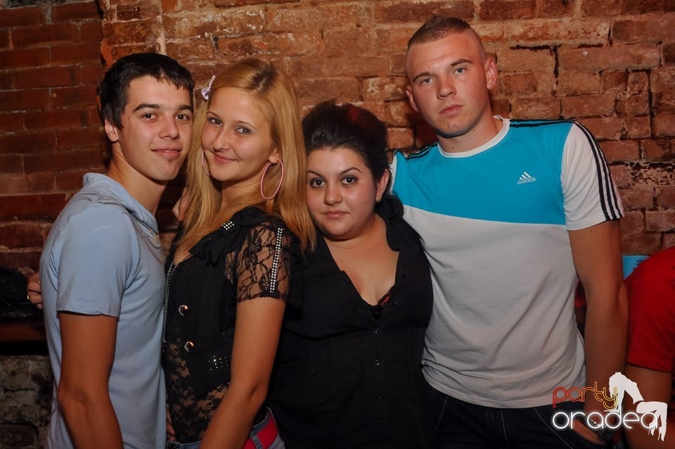 Retro Party în Club Escape, 